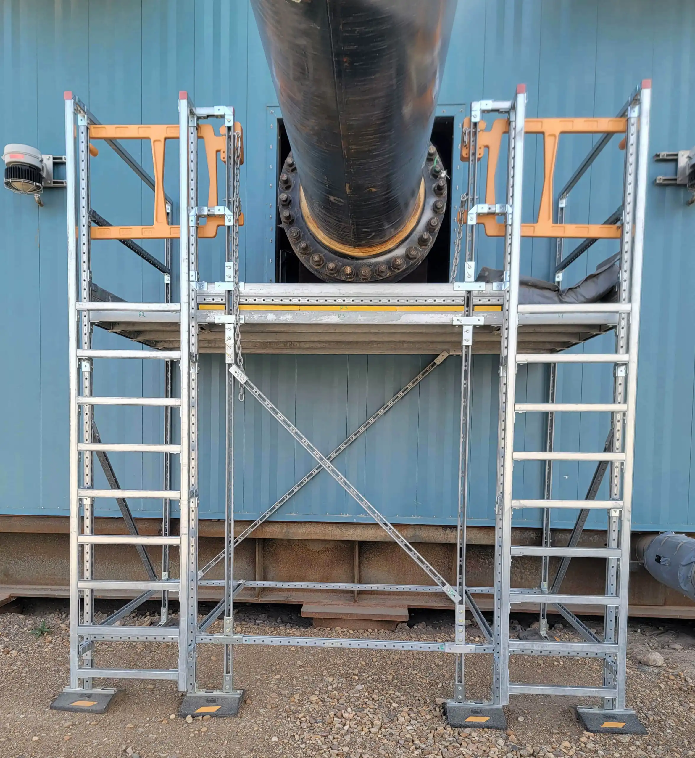 Custom bolt-together work platform engineered around a large vessel penetration at a Canadian industrial site